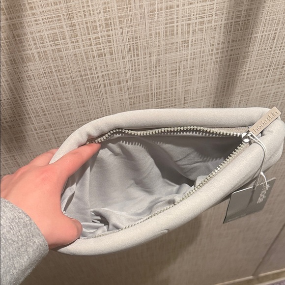 RHODE Gray Pouch - Picture 3 of 4